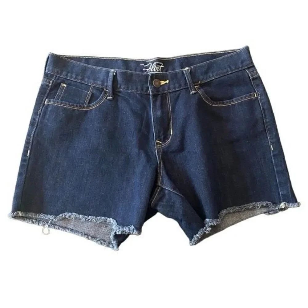Old navy size 8 regular cut off shorts The flirt